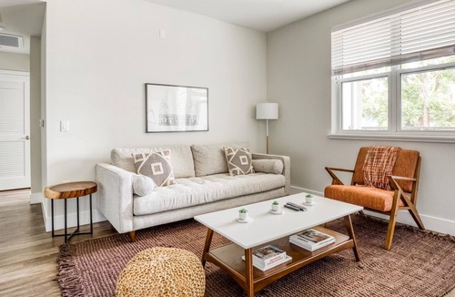 Centerville Apartment | Lovely 2BR in Fremont + Parking