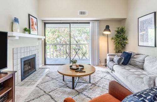 Centerville Condo | Lovely 2BR in Fremont with Parking
