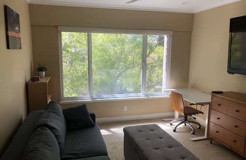 Rheem Valley Manor House | Lovely 3-Bedroom Townhouse with Pool