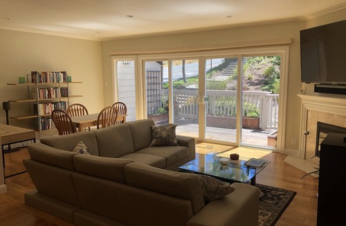 Rheem Valley Manor House | Lovely 3-Bedroom Townhouse with Pool
