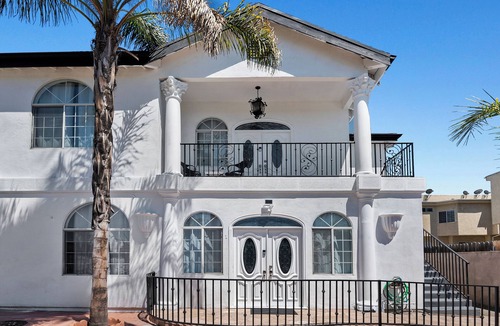 NoHo Arts District Apartment | Lovely 3bed 2bath apartment near Universal studio & Hollywood in Los Angeles