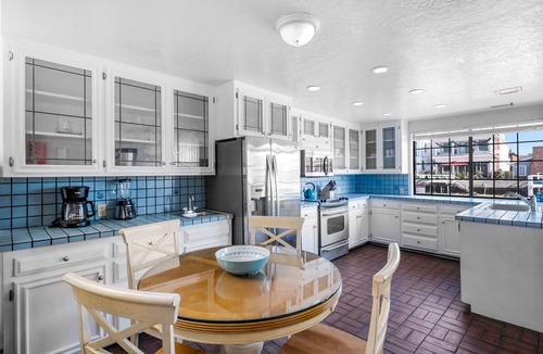 Balboa Island House | Lovely 4 bedroom, 3 bath home on 100 block of Grand Canal