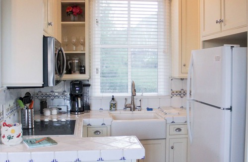Canyon Country Cottage | Lovely cottage/gorgeous views/minutes from Six Flags