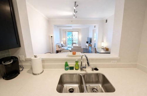 Westwood Apartment | Lovely Fully Furnished 2BR/2BA on Wilshire Blvd - AC, Gym,Ideal for Relocation
