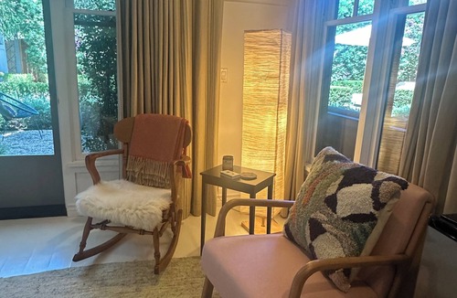 Brentwood Bed & Breakfast | Lovely Garden Suite in Brentwood
