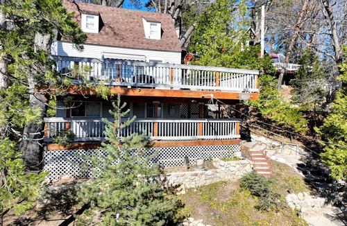Cedar Glen Cabin | Lovely Lake View CLEAN 4 BR Cabin w/Large Kitchen & Deck.
