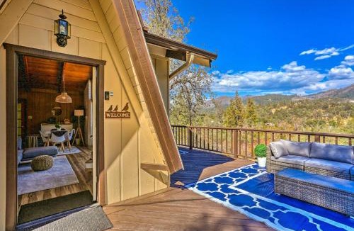 Yosemite Forks House | Lovely Oakhurst Cabin w/Deck & Mtn Views!