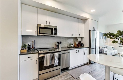 Clawson Apartment | Lovely Open One-Bedroom in West Oakland