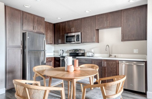 Hillsdale Apartment | Lovely San Mateo 2BR w/Pool, Gym & W/D, nr Caltrain, by Blueground