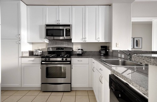 Central San Mateo Apartment | Lovely San Mateo 2BR w/Gym, Pool, Clubhouse & W/D, nr 101, by Blueground