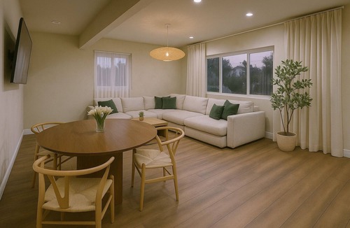 Lawndale House | Lume House · 10 Min to Beach · BBQ
