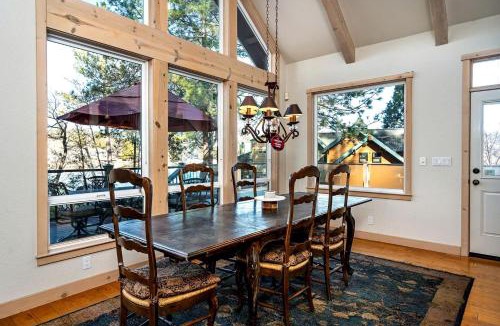 Groveland Villa | Luminous Secluded Villa with Pool Table and Spa Bath in Groveland, California