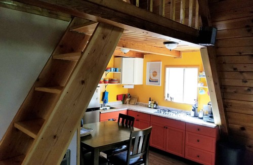Bodfish Cottage | ▲ Lunar Landing ▲ Pet friendly, colorful A-Frame cabin with barrel sauna