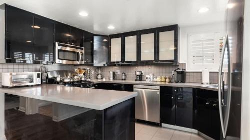 Downtown Los Angeles House | LUX 3BR Penthouse with Ensuites Near Dodger Stadium