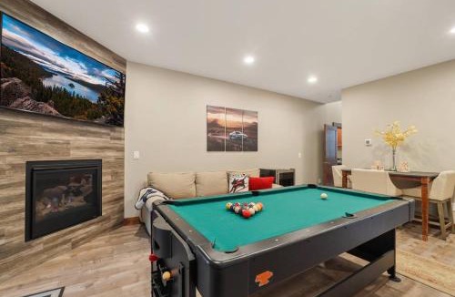 Country Club Estates House | Lux Cabin Hot Tub Fire Pit