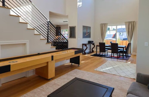 North Fair Oaks House | Lux Modern Home w/Shuffleboard – 25 min to Levi’s