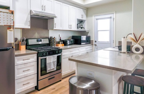 Midway City House | Luxe 6BR Family Disney Villa Sleeps 22 King Beds GameRoom Pool Table +EV