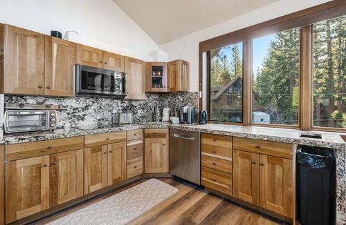 Incline Village Cabin | Luxe Lake View Lodge sleeps 18; Full-gym, Spa, & Firepit.