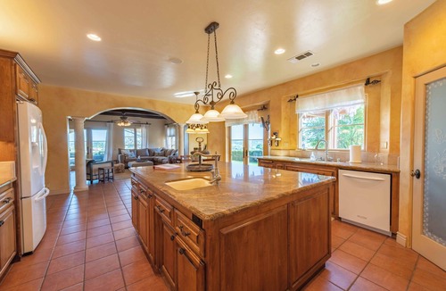 Paso Robles House | Luxe Ranch with Hot Tub, Gourmet Kitchen and Fabulous Downtown Views.