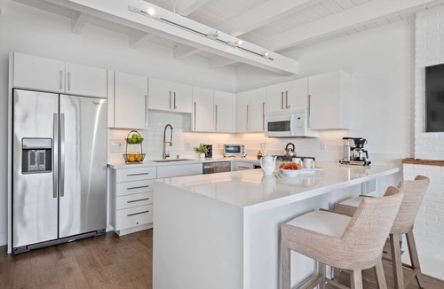 Montecito House | Luxe Upper Beachfront Bliss with Balcony and Unobstructed Ocean Views!