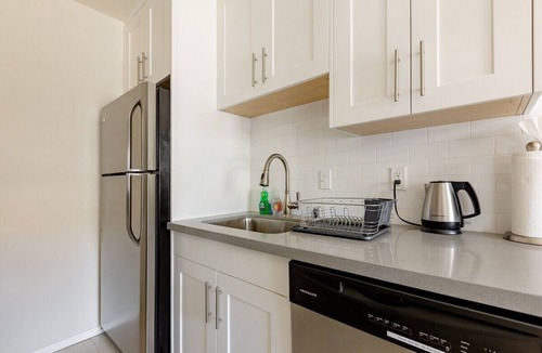 South San Mateo Apartment | Luxo Stays |Central Location| 1bd/1ba #bart #kaiser