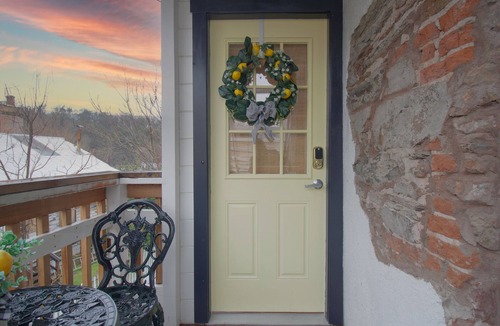 Jamestown Apartment | Luxurious 2 Bedroom Suite in the ♥ of Jamestown