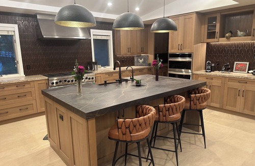 Camarillo House | Luxurious 6+ bedroom 7.5 bath nature retreat in charming Camarillo