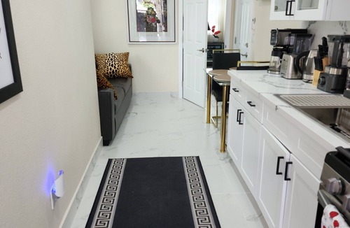 Quartz Hill Apartment | Luxurious All Private 1 bedroom Guest Suite, King bed in Lancaster with AC, WiFi