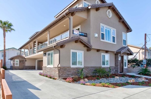 Downtown Condo | Luxurious Beach Side Condo with Ocean Views- Can Accommodate Large Groups!