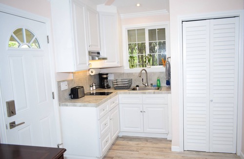 Saratoga Cottage | Luxurious Guesthouse Cottage in Saratoga- Upscale area.