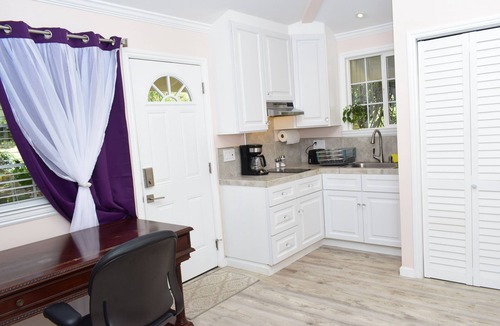Saratoga Cottage | Luxurious Guesthouse Cottage in Saratoga- Upscale area.