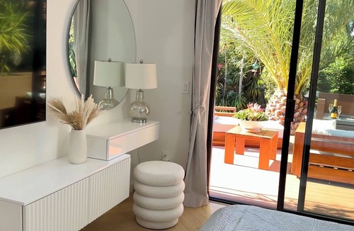 Melrose House | Luxurious private, beautiful house with tranquil backyard