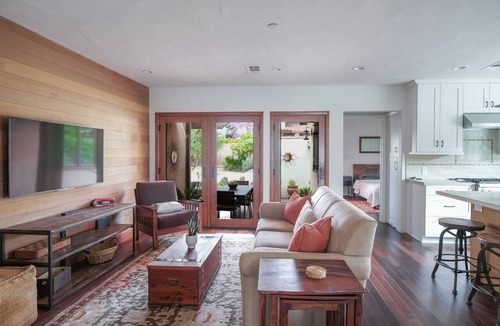 Glendale House | Luxurious Spanish House in a Scenic Neighborhood