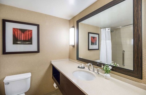 Los Angeles Resort | Luxurious Stay Near LAX with Great Amenities! Pets Allowed, Airport Shuttle!