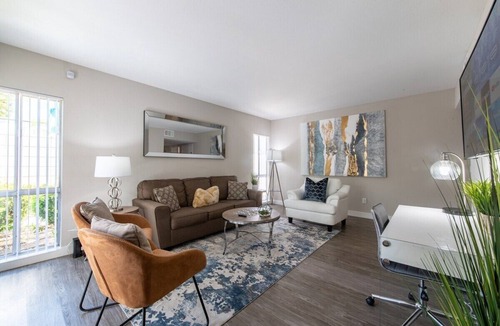 Thousand Oaks Apartment | Luxurious/WFH/Work Space/2 King beds/Fast Wi-Fi