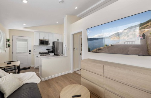 Simi Valley Apartment | Luxury 1BR Suite Kitchen, Fireplace, Laundry, BBQ