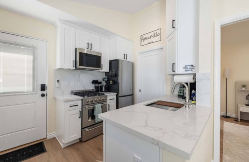 Simi Valley Apartment | Luxury 1BR Suite Kitchen, Fireplace, Laundry, BBQ