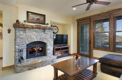 Mammoth Lakes House | Luxury 2 Bedroom 2.5 Bath Townhome Adjacent to the Snowcreek Golf Course