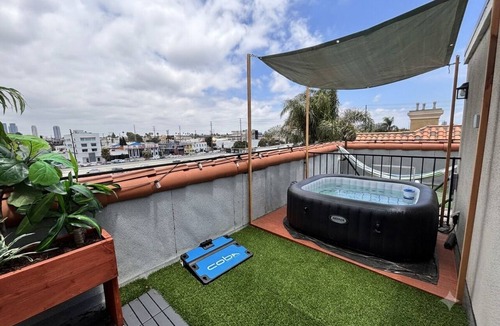 West Los Angeles Condo | Luxury 3 bedroom smart home condo in Sawtelle