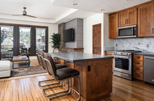 Lakeside Park Condo | Luxury 4bdr Residence Steps From Heavenly Village 4 Bedroom Condo