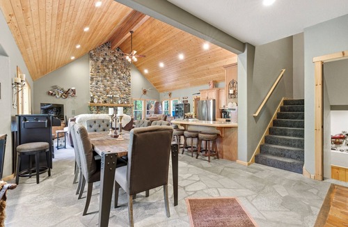 Shaver Lake House | Luxury Cabin East Village walking distance to town