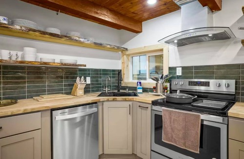 Altaville Cabin | Luxury Cabin , EV Charger, Forest Views,Sauna