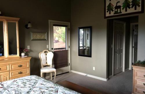 Coulterville House | Luxury Cabin Rental with a Fire Pit in Coulterville, California