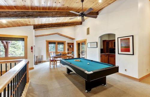Truckee House | Luxury Cabin with a Private Hot Tub in Tahoe Donner, California
