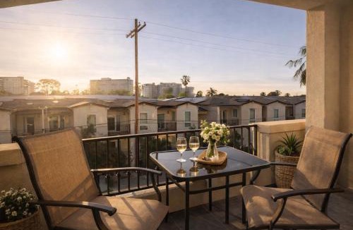 Marina del Rey Apartment | Luxury Coastal 1 & 2 Bedroom Retreat Near Venice with Pool & Cinema Room