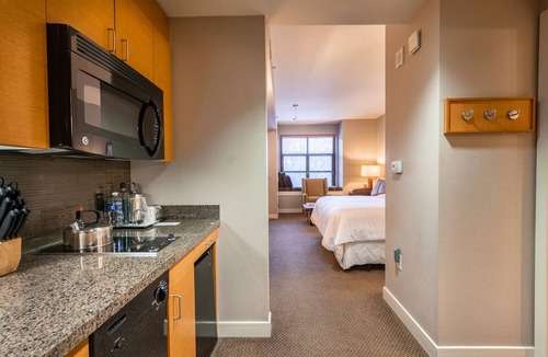 Mammoth Lakes Hotel | Luxury Condo at Mammoth Village - With Canyon Lodge Ski Locker