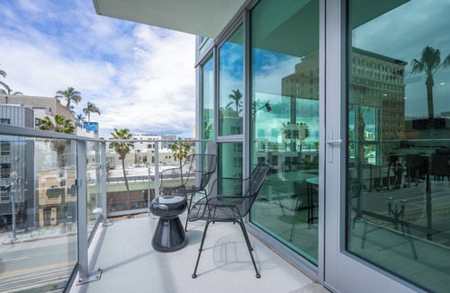 Downtown Long Beach Apartment | Luxury Downtown Long Beach Suites w/Pool, Fitness, & City Views!