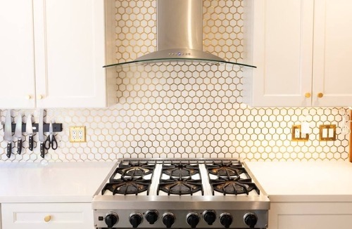 Fairview Park House | Luxury Elmwood–Rockridge Flat w/Hot Tub