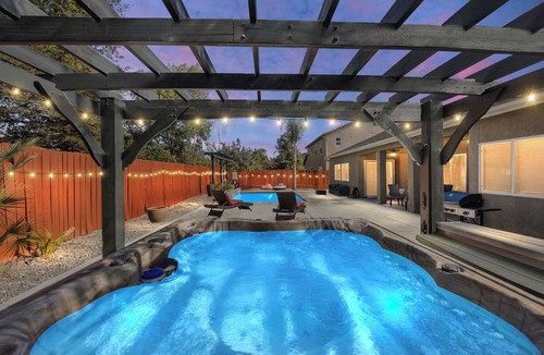Greenacres House | Luxury Escape on Mondego Dr – Pool, Spa & Pool Table