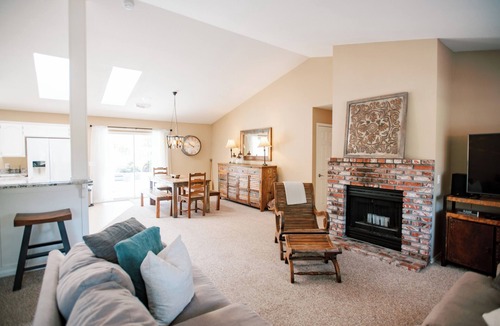 San Luis Obispo House | Luxury Estate in Foothills of San Luis Obispo with Farm Animals and Nature Walks